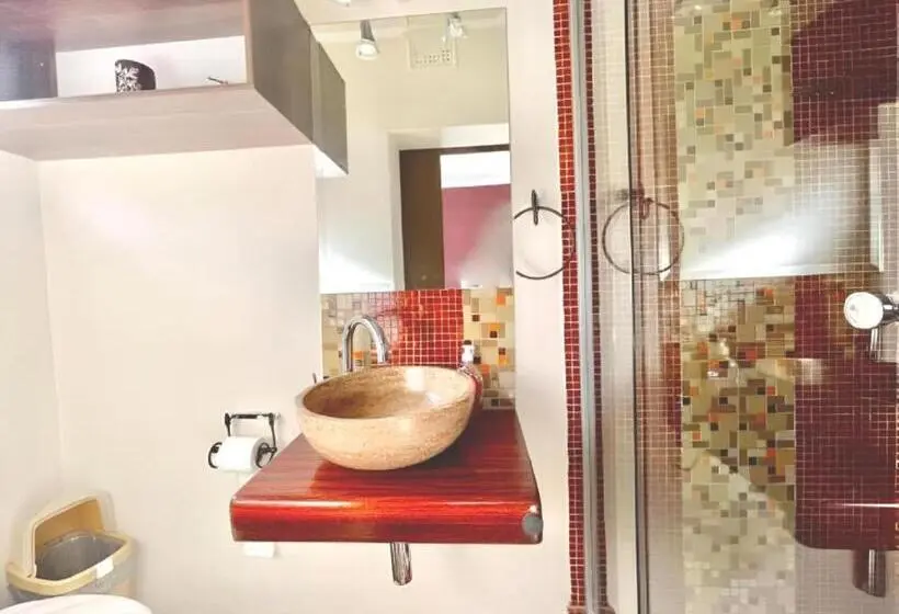 اتاق لوکس چهار تخته, Durban Inn