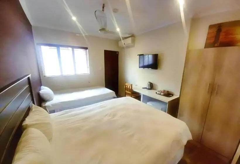 اتاق لوکس سه تخته, Durban Inn