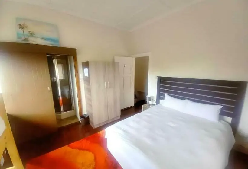 اتاق استاندارد چهارنفره با چشم‌انداز باغ, Durban Inn