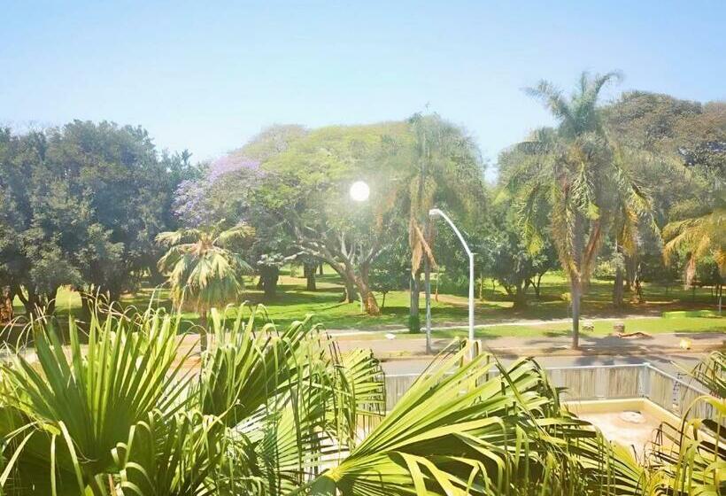 اتاق استاندارد سه تخته با چشمانداز باغ, Durban Inn