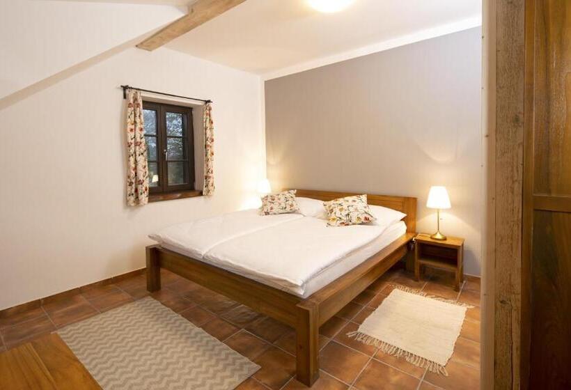 家庭套房, Dvůr Lískový Vrch