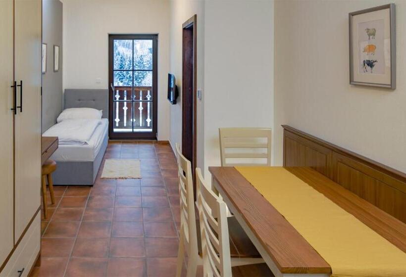 家庭套房, Dvůr Lískový Vrch