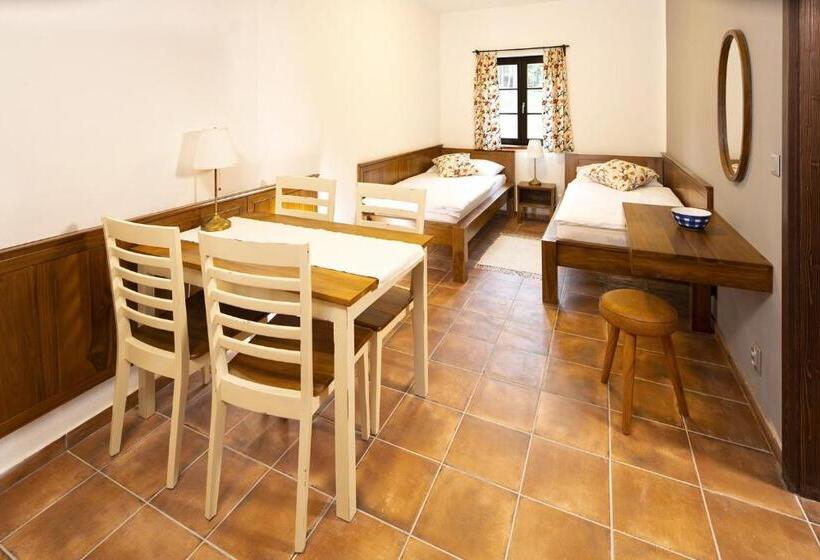 家庭套房, Dvůr Lískový Vrch