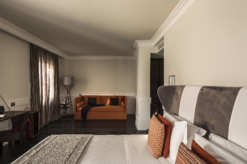 חדר אקזקיוטיב לשלושה, Palazzo Navona