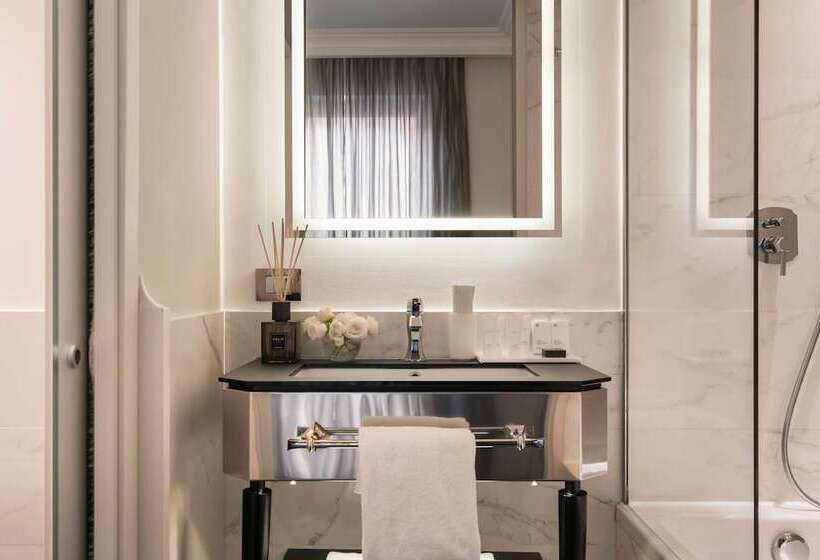 חדר אקזקיוטיב לשלושה, Palazzo Navona