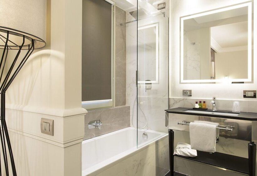 חדר אקזקיוטיב לשלושה, Palazzo Navona