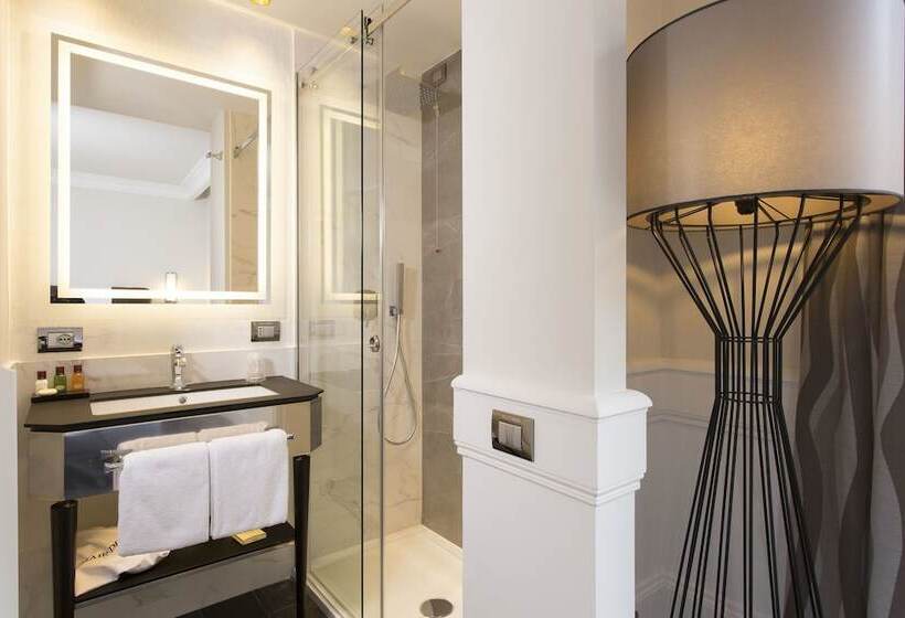 חדר אקזקיוטיב לשלושה, Palazzo Navona