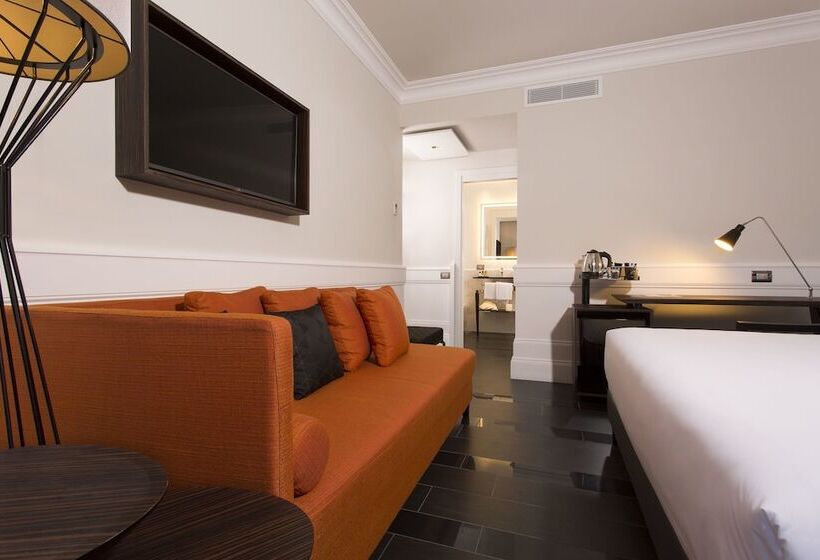 חדר אקזקיוטיב לשלושה, Palazzo Navona