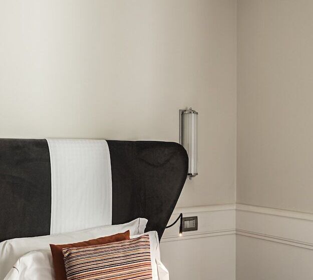 חדר אקזקיוטיב לשלושה, Palazzo Navona