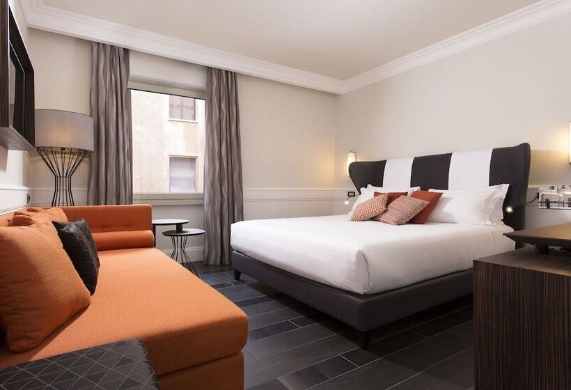 חדר אקזקיוטיב לשלושה, Palazzo Navona