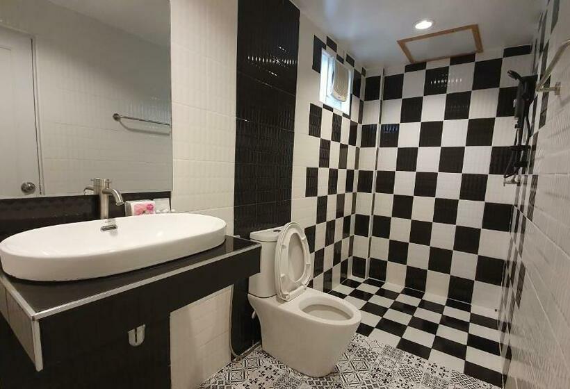 キングサイズベッドのスーペリアルーム, โรงแรมอินทราเพลส