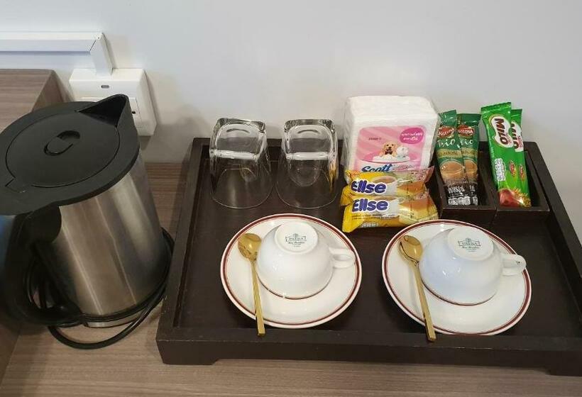 キングサイズベッドのスーペリアルーム, โรงแรมอินทราเพลส