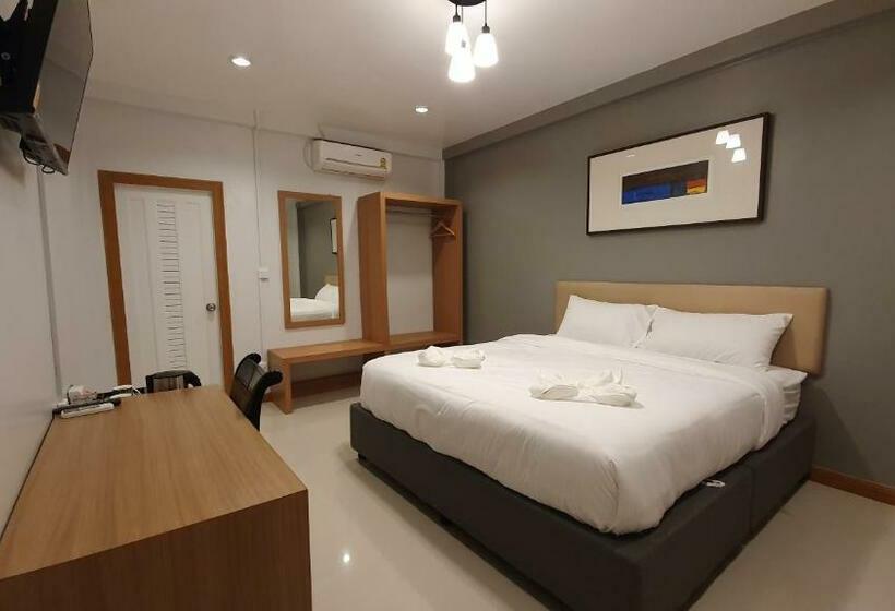 キングサイズベッドのスーペリアルーム, โรงแรมอินทราเพลส