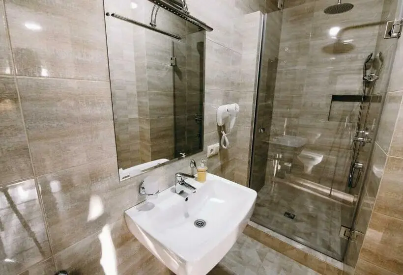 سوئیت جونیور خانوادگی, Premium Hotel & Spa