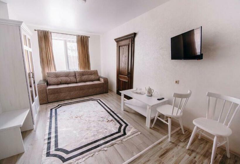 سوئیت جونیور خانوادگی, Premium Hotel & Spa