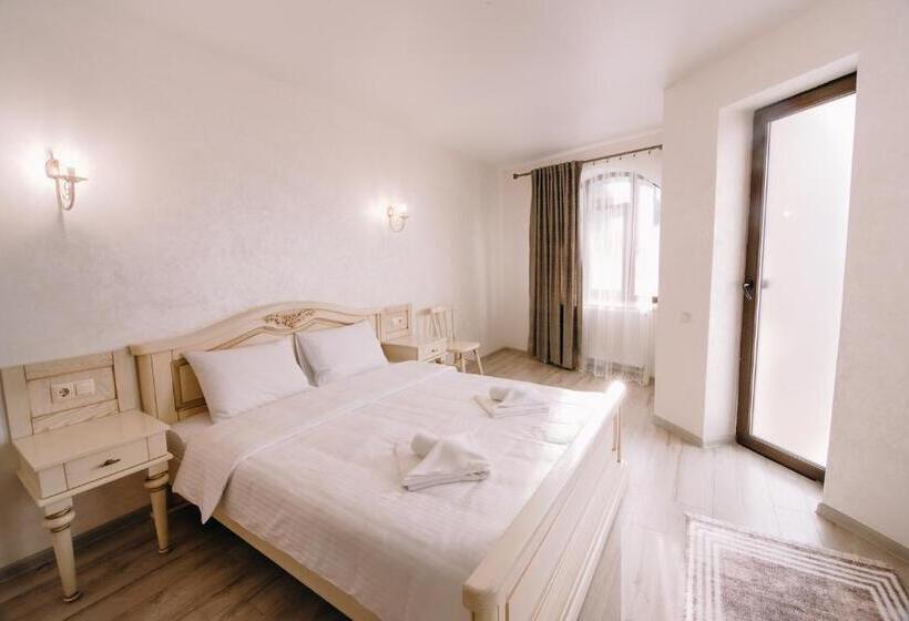 سوییت, Premium Hotel & Spa