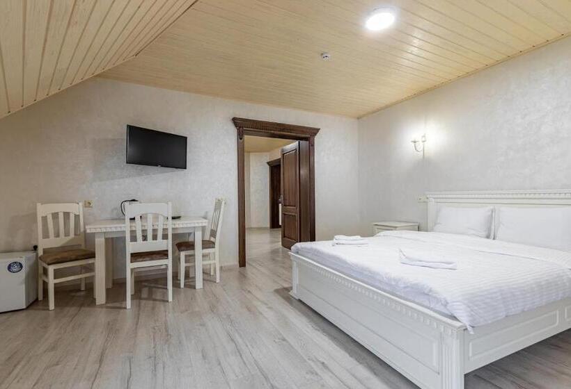 سوئیت پنت هاوس, Premium Hotel & Spa