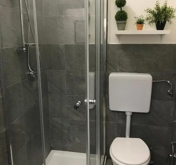 اتاق استاندارد با سرویس بهداشتی مشترک, Affittacamere Home&stazione Bologna