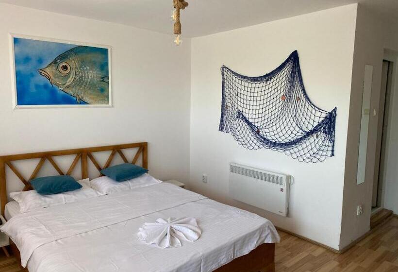 バルコニー付きスタンダードルーム, Pensiunea știuca șchioapă