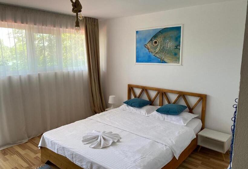 バルコニー付きスタンダードルーム, Pensiunea știuca șchioapă