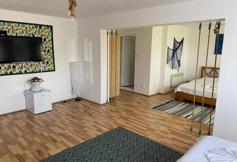 スタンダード４人部屋, Pensiunea știuca șchioapă