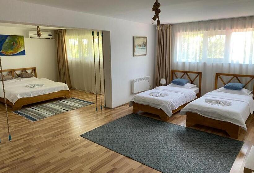 اتاق استاندارد چهار تخته, Pensiunea știuca șchioapă