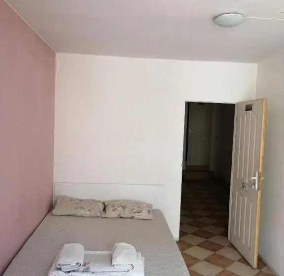 اتاق استاندارد, паи хост