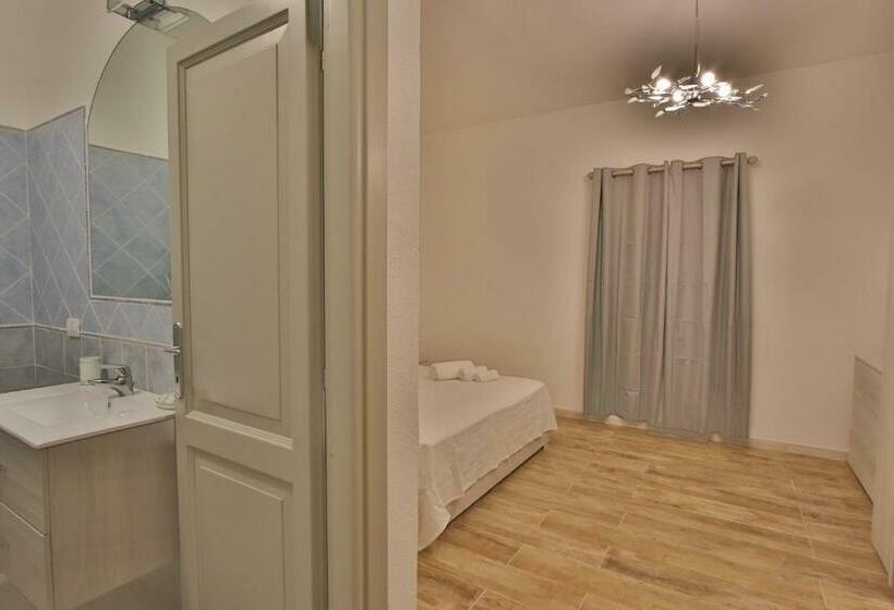 اتاق لوکس, Les Chambres Au Centre