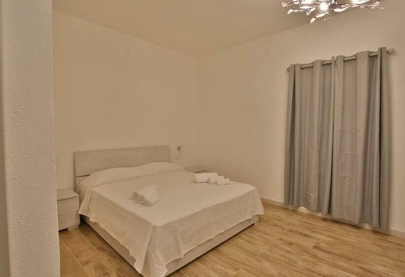 اتاق لوکس, Les Chambres Au Centre