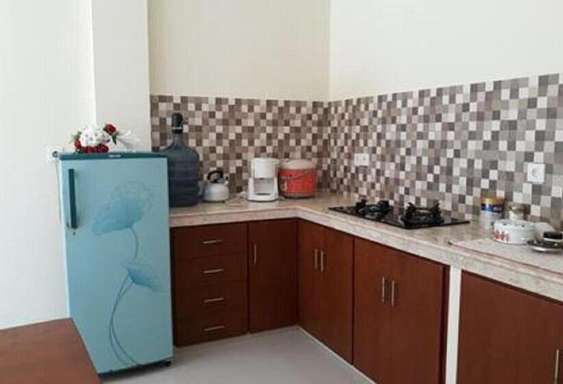 דירת שני חדרים, Jaya Villa