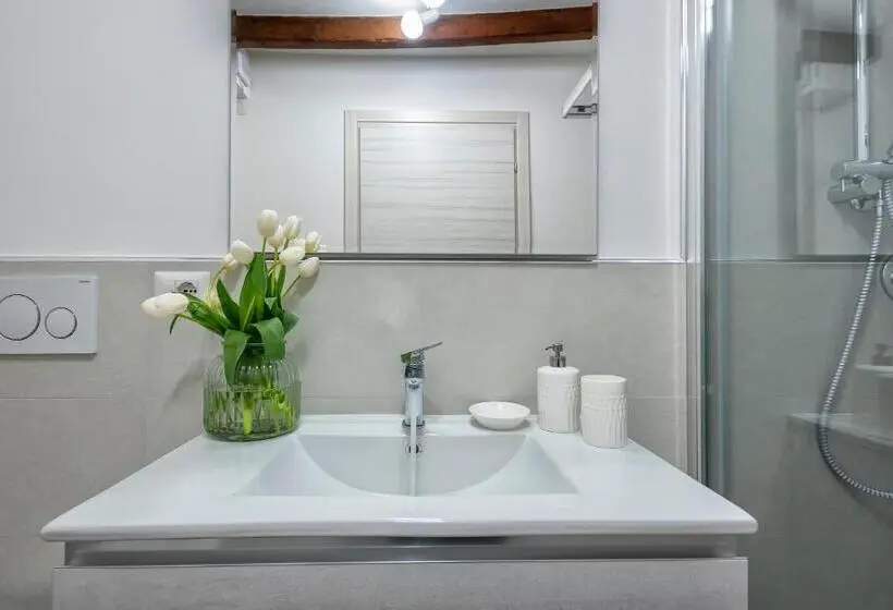اتاق استاندارد سه نفره, Nonna Nannina Guest House