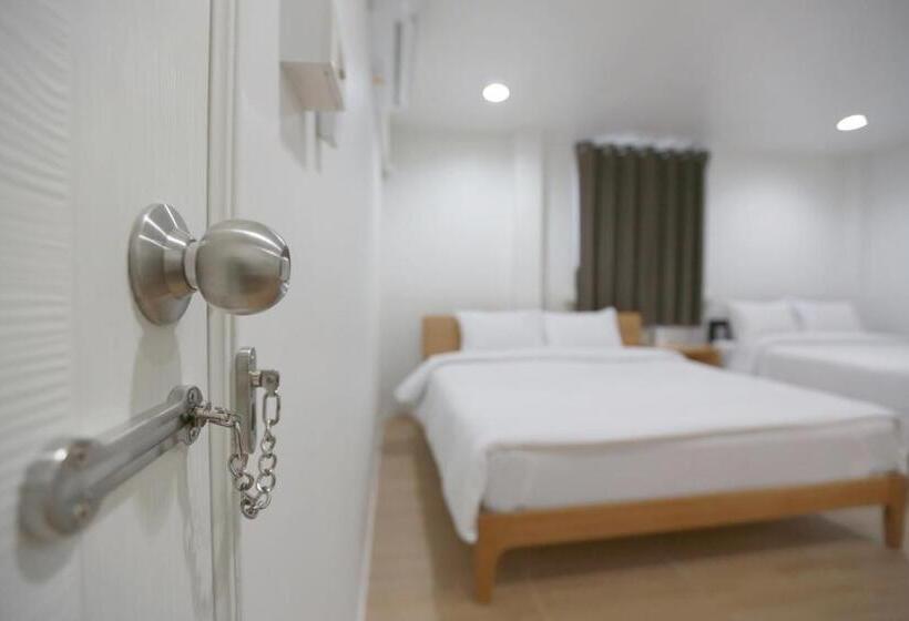 Quarto Familiar Deluxe, Interest Poshtel