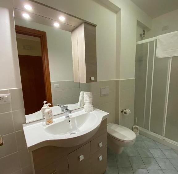 اتاق لوکس با بالکن و چشمانداز دریا, Nick & Santo S Holiday Homes B&b