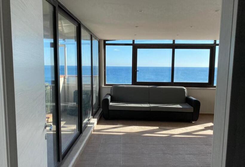 豪华海景房带阳台, Nick & Santo S Holiday Homes B&b