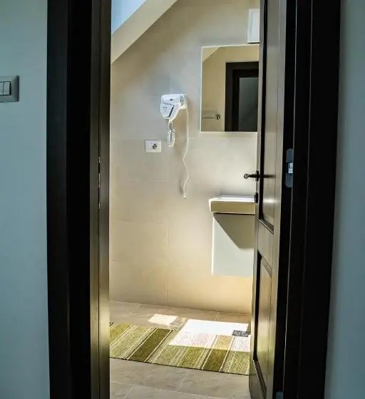 ２ベッドルームアパートメント, Casa Românească