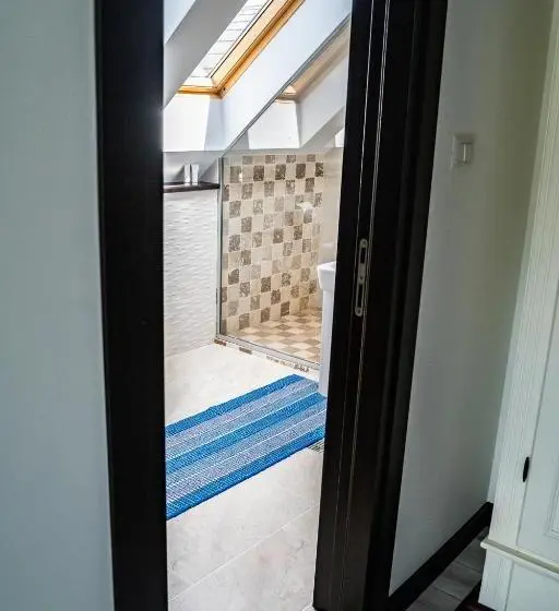 ２ベッドルームアパートメント, Casa Românească