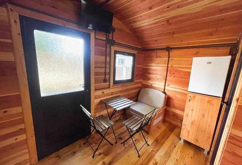 Бунгало Deluxe, карамановите къщи