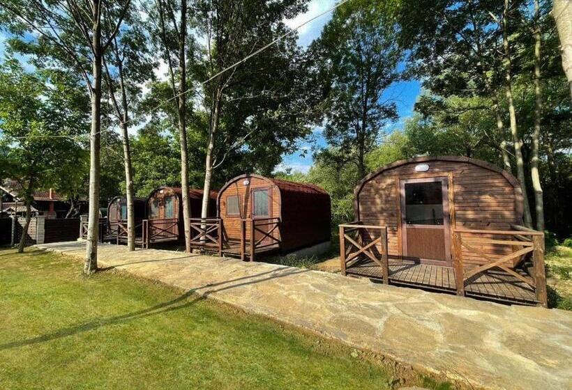 Бунгало Deluxe, карамановите къщи