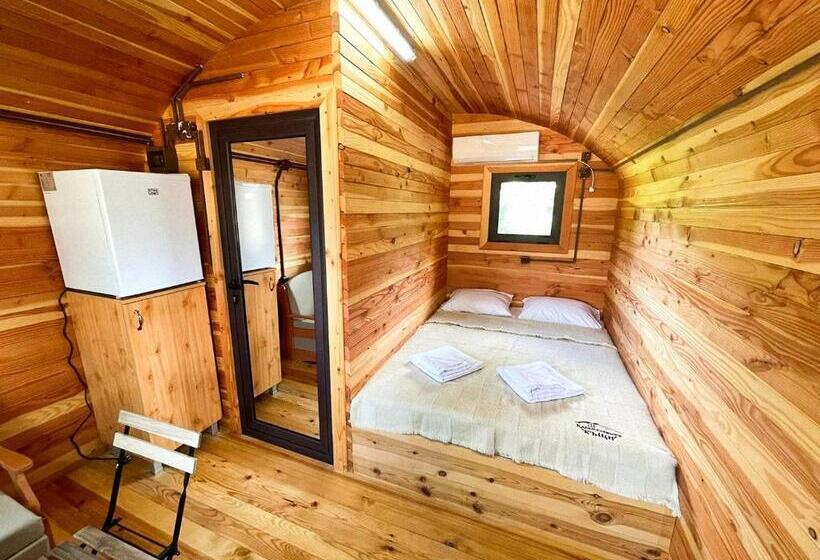 Бунгало Deluxe, карамановите къщи