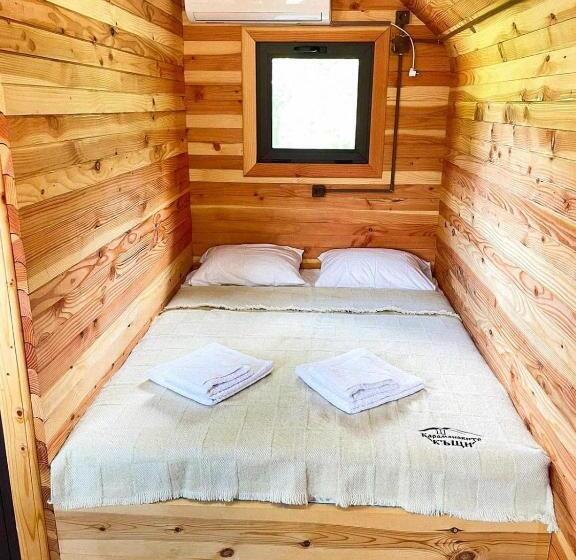 Бунгало Deluxe, карамановите къщи