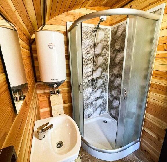 Бунгало Deluxe, карамановите къщи