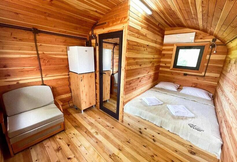 Бунгало Deluxe, карамановите къщи