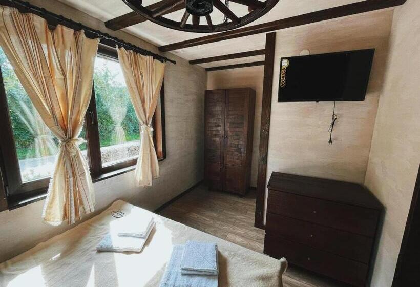 Номер Deluxe, карамановите къщи