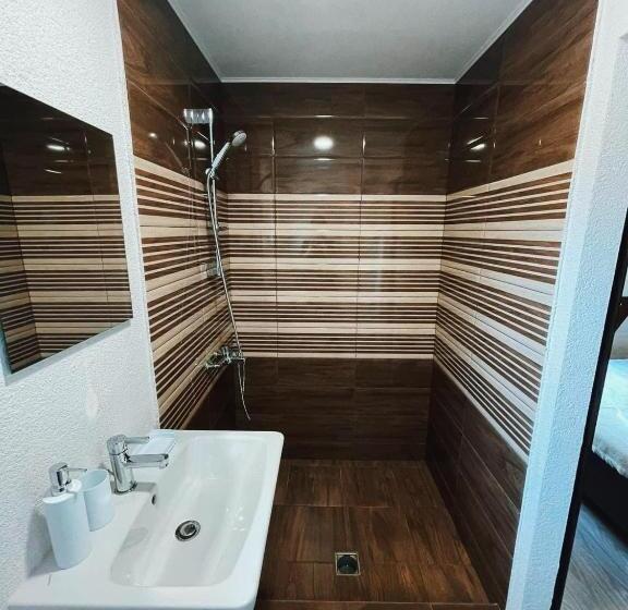 Номер Deluxe, карамановите къщи