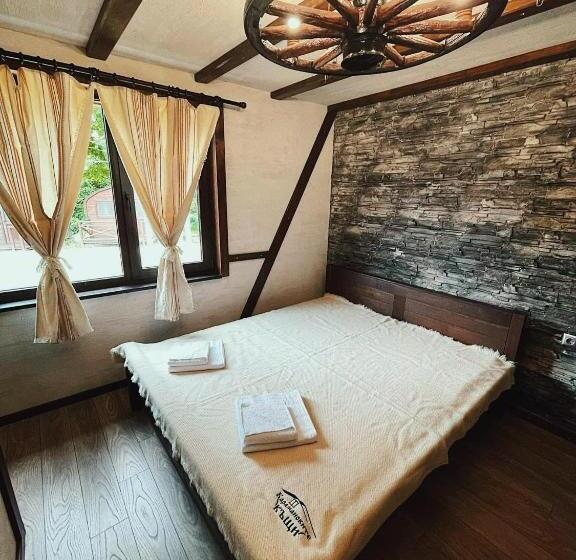 Номер Deluxe, карамановите къщи