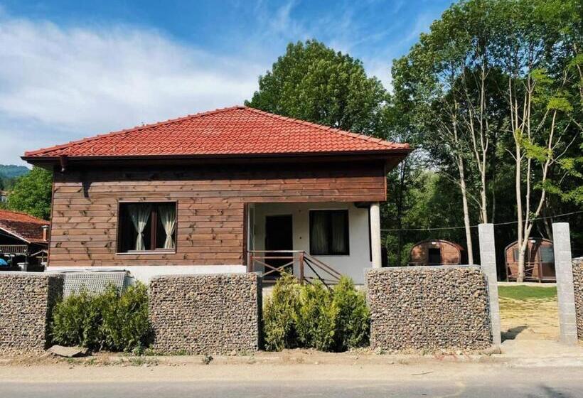 Номер Deluxe, карамановите къщи