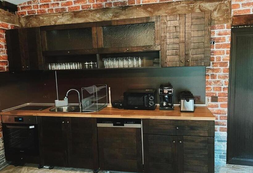 Номер Deluxe, карамановите къщи