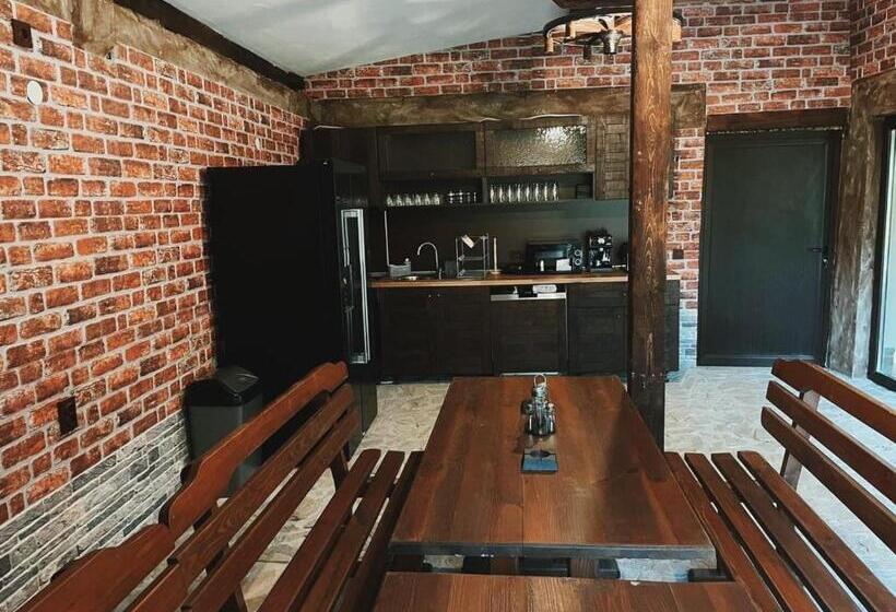 Номер Deluxe, карамановите къщи