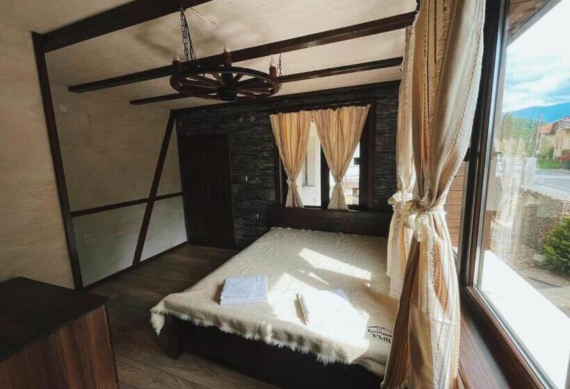 Номер Deluxe, карамановите къщи