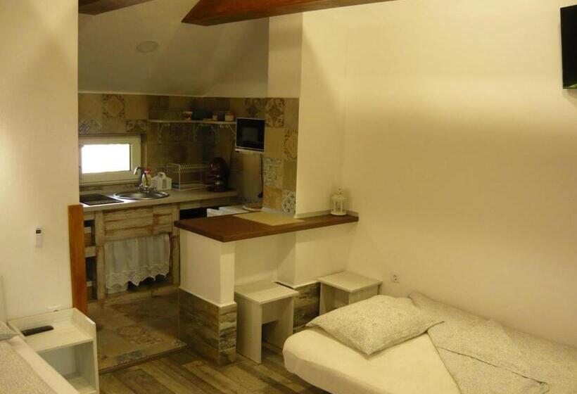 Standard Triple Room with Terrace, Casa De Oaspeti Liviu